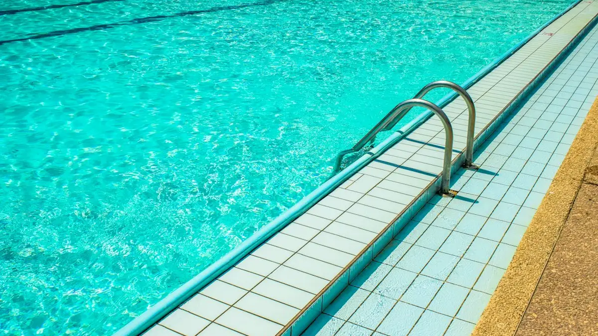 Comment chauffer une piscine sans chauffage